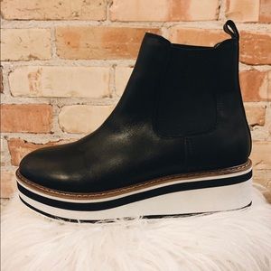 Steve Madden platform Chelsea boots size 8